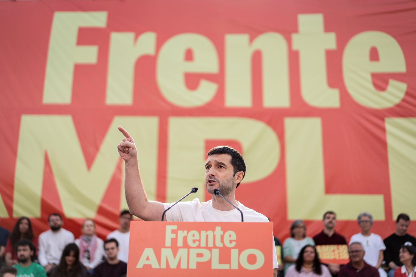 Pablo Bustinduy en el acto de presentación del Frente Amplio.