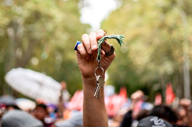 Frente Amplio propone un impuesto a la acumulación de vivienda